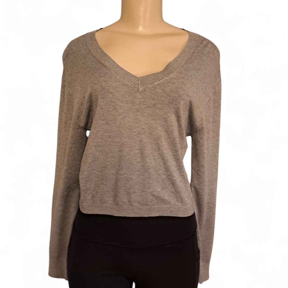 NWT H&M Divided Gray V-Neck Cropped Sweater XXS